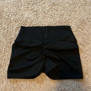 Crop shop botique black 2”